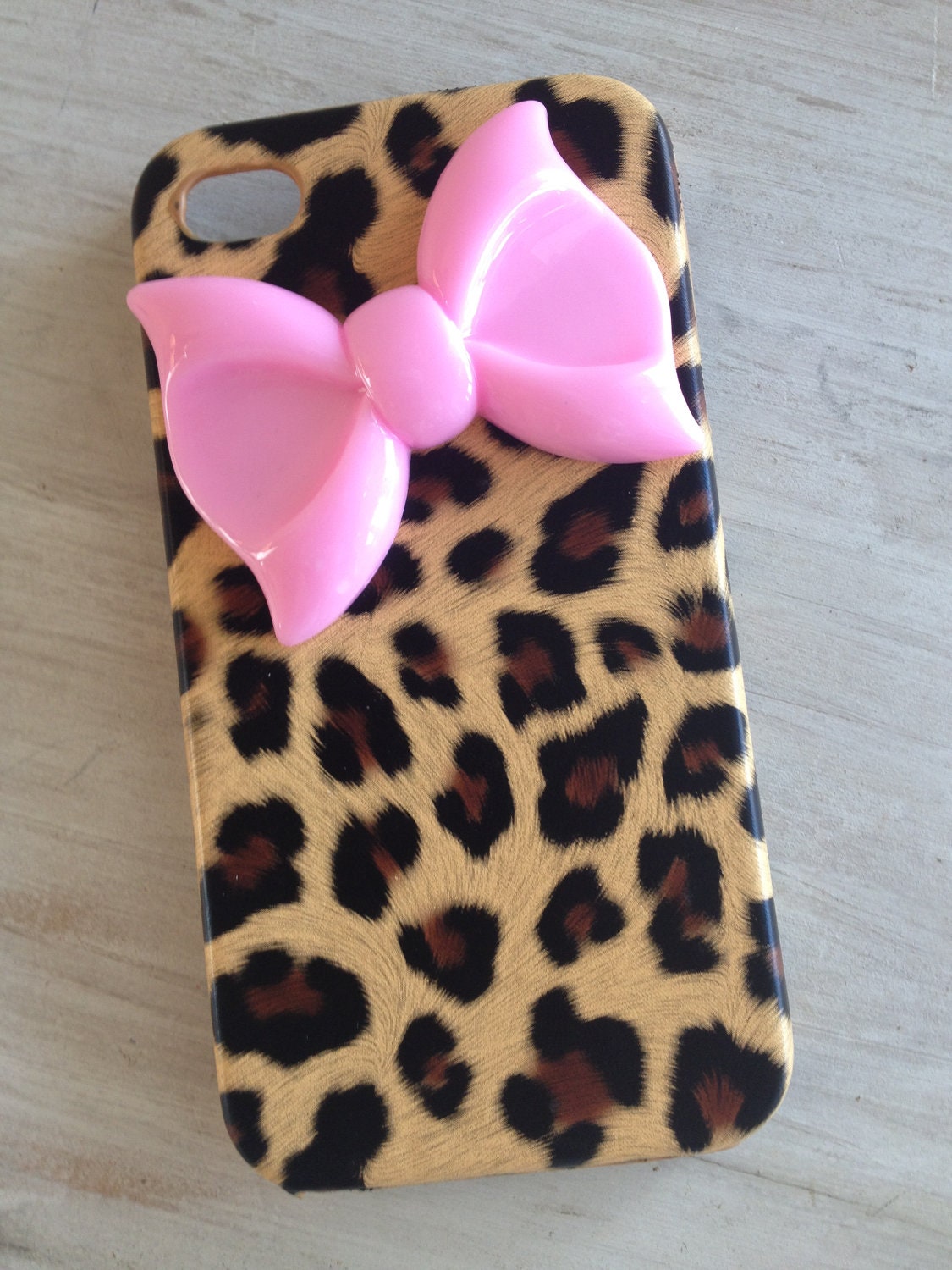 READY TO SHIP leopard print iphone 4 case with pink bow / bow iphone case / pink leopard iphone 4 protector case / Pink bow iphone 4 case