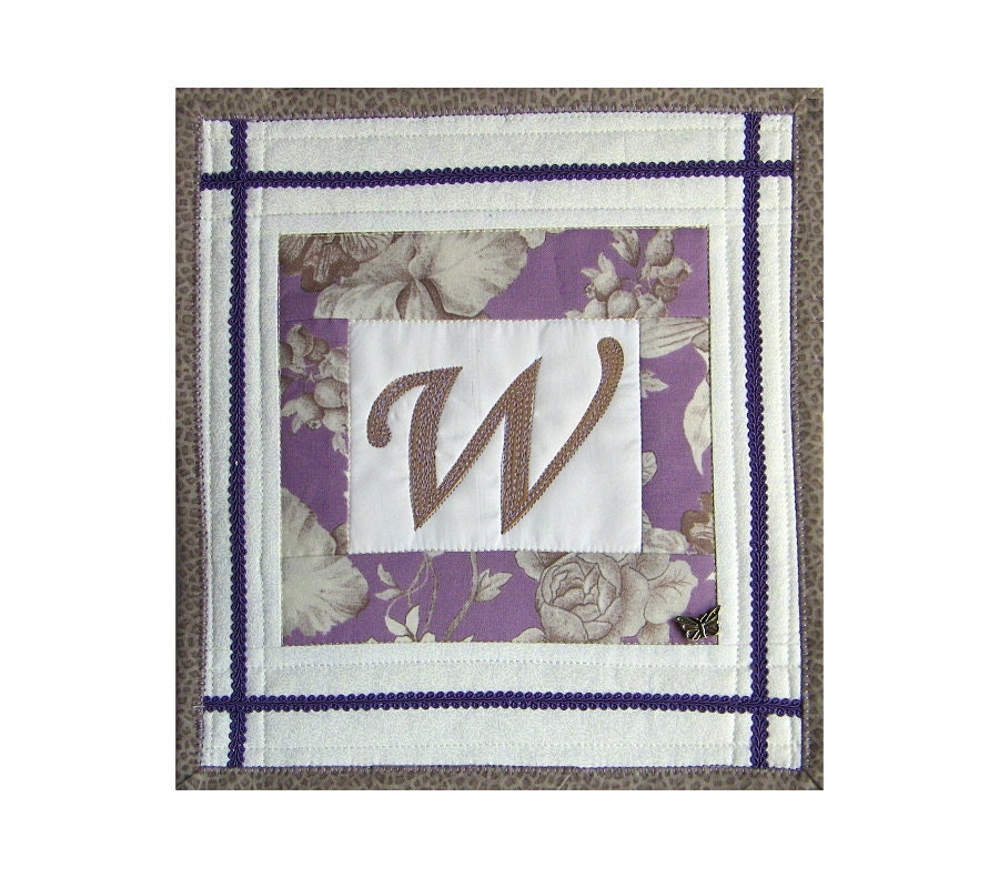 Quilt, Mini Wall Hanging, Letter "W" - by TheButterflyQuilter