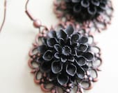 Black Chrysanthemum Flower Earrings - Gothic - pulpsushi