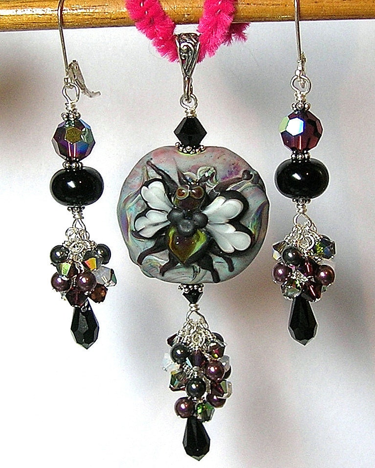 BuRGuNDY BuZZ Handmade Bee Lampwork Art Glass EArrings and Pendant Set by Glitterbug Originals SRaJD