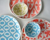 Round serving tray Grapefruit Gothic pattern