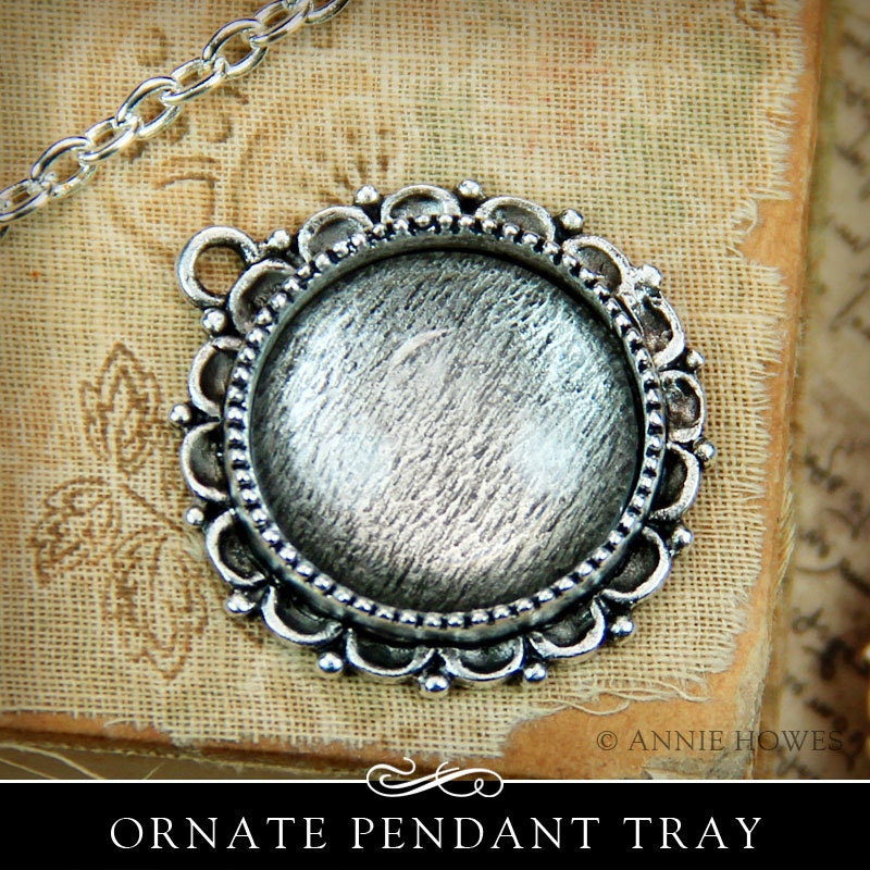 Ornate Circle Pendant Tray with Glamour FX Glass Cabochon. Antique Silver Plating. 22mm. OLPCS-SB