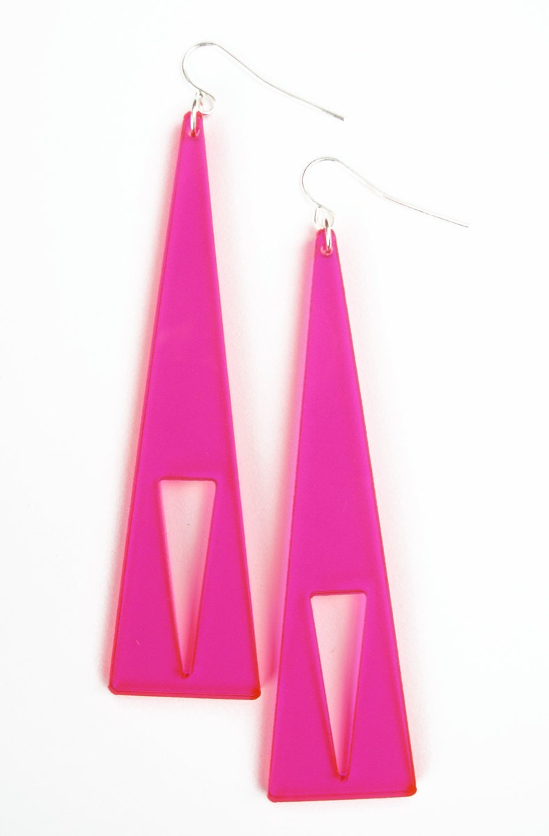 triangle dangle earrings - neon pink