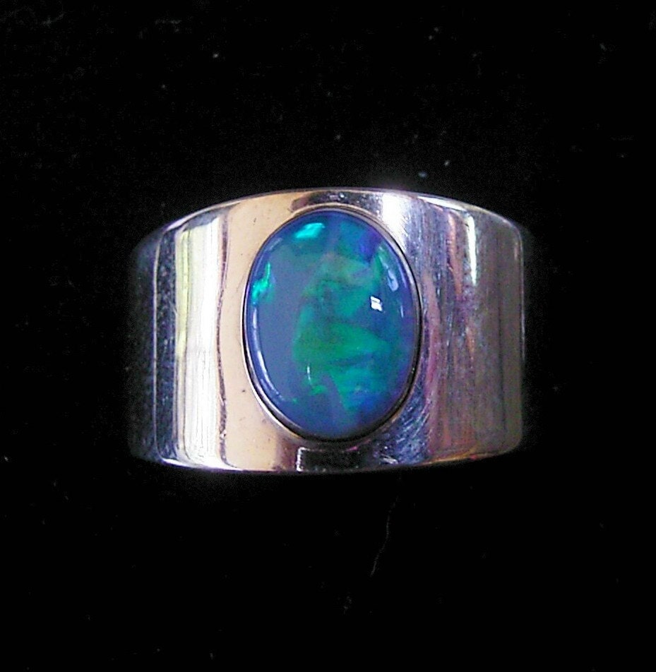 Art Deco  Australian green/black crystal solitaire opal  8ct yellow gold ring