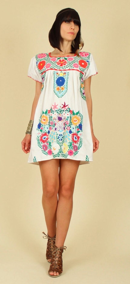 ViNtAgE 70's White PEACOCK Mexican Hand Embroidered MiNi Dress Tunic