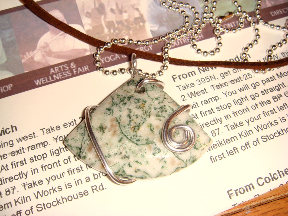 TriangleTree Agate Natural Stone Pendant with a silver ball-chain necklace