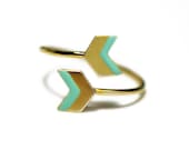 Double arrow ring, chevron ring, gold, mint
