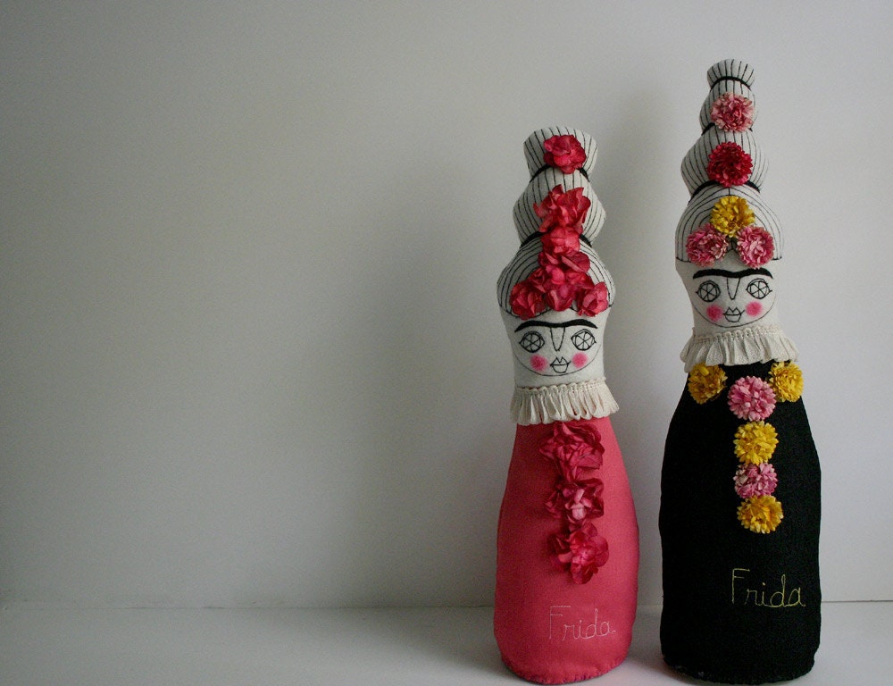 Frida doll - Art doll - Medium Size with high bun hairstyle  - Paper flowers - Custom order