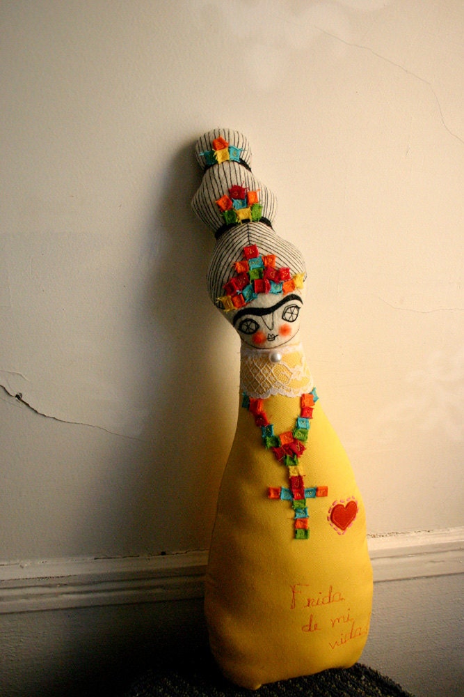 Frida doll - Art doll - Medium Size with high bun hairstyle - Pieces of fabrics on the hair - Custom order