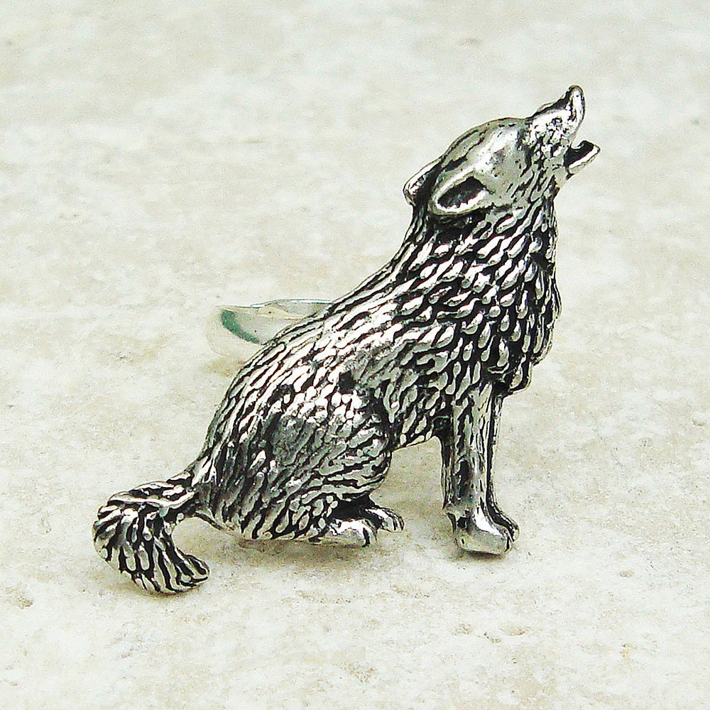 Wolf Ring. Antiqued Pewter Silver Plated Ring