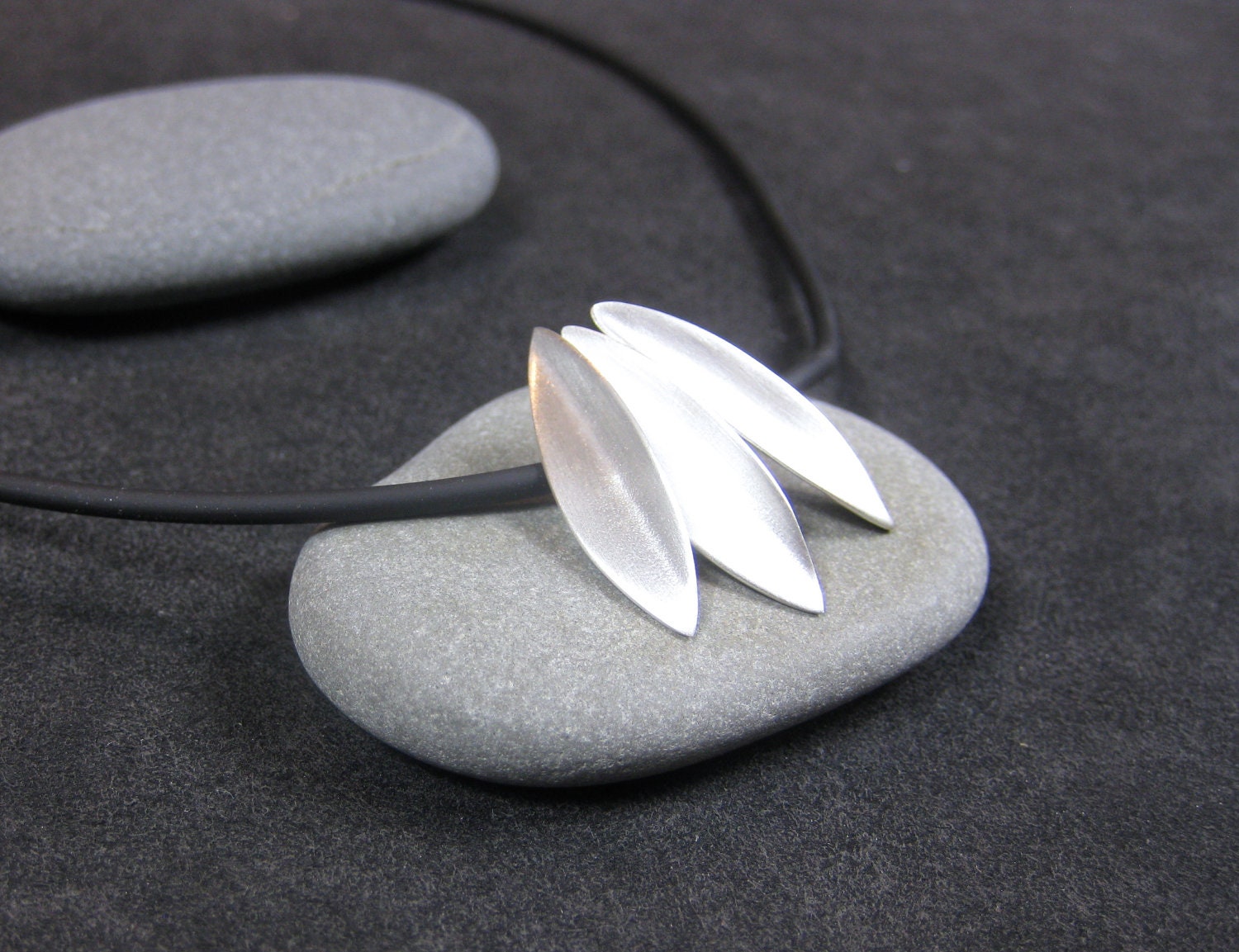 Simple Sterling Leaf Trio Necklace  N0280