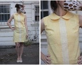 Vintage 60s Pale Yellow Shift Mini Dress with Peter Pan Collar and Front Pleats by The Art Shirt - sz Small