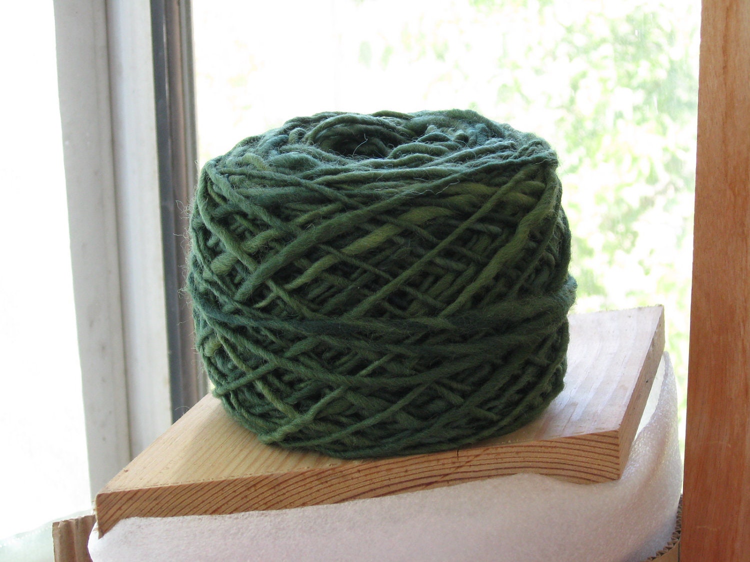 Deep green hand-dyed handspun merino wool -- 100 gr
