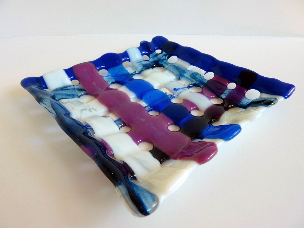 Woven Glass Plate in Blue, White and Pink