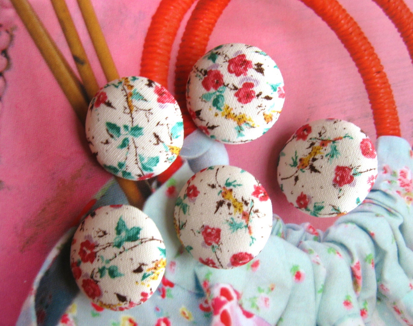 Handmade Fabric Buttons - Retro Pink Yellow Off White Dainty Small Flowers Floral Handmade Fabric Buttons 0.8 / 1 Inch 5's