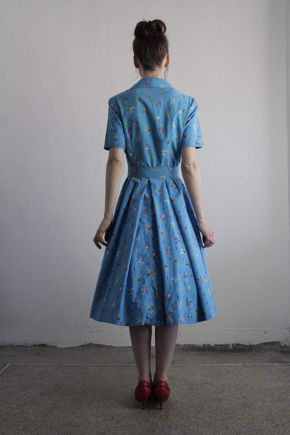 Vintage 50s Dress . Bunny Print . Mid Century Gown . High Fashion . Teal Blue