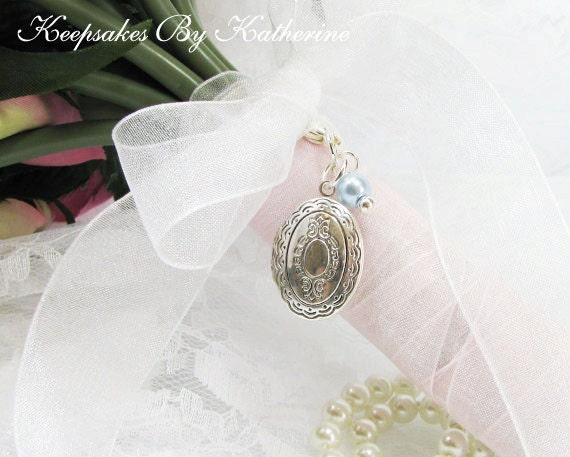 Oval Bouquet Locket