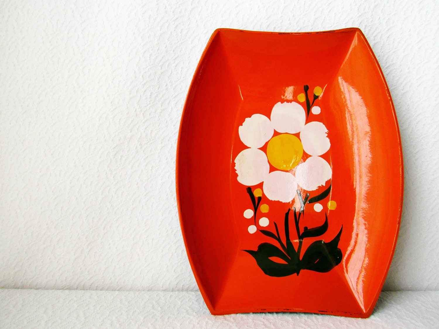 Groovy Plastic Platter Great for Wall Decor