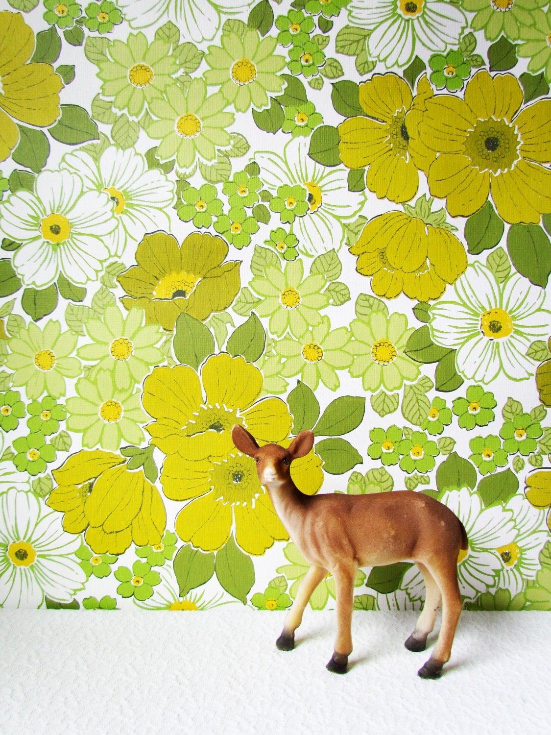 One Yard Vintage Groovy Green Daisy Wallpaper
