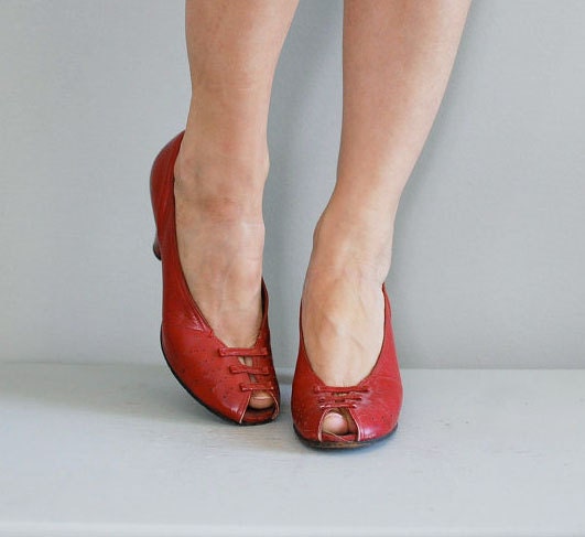 1940s shoes / red shoes / Peeptoe Russian Red heels