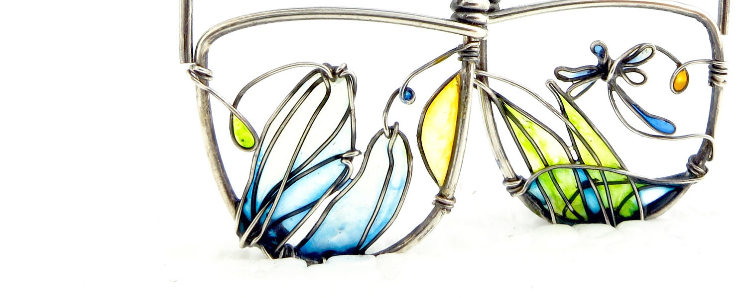 Close Up Dragonfly Earrings. Hoops Earrings. Colorful silver earrings with a dragonfly. Dragonfly Jewelry. Original Earrings.