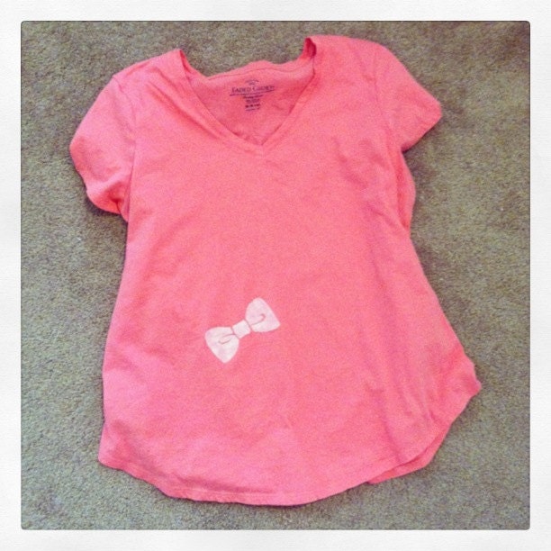 Wee Madame Maternity bow t shirt hand stenciled coral and white size M
