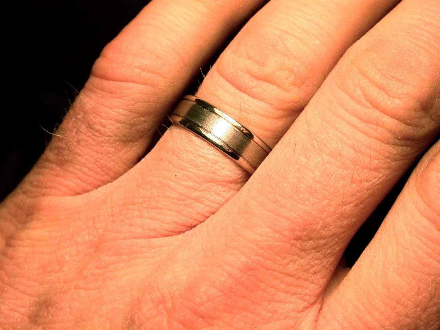 Brushed palladium band with grooves