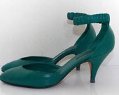 Sz 6.5 Vintage aqua green leather mid heel italian made Nickels pumps.