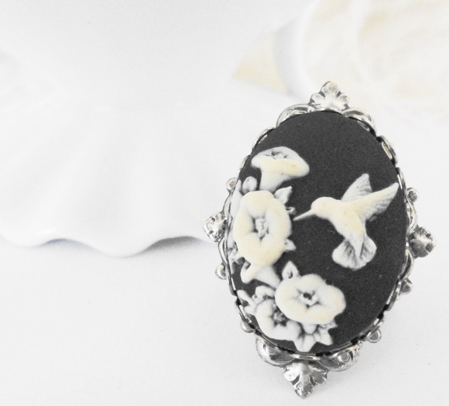 Ring humming bird Cameo Gothic  Antiqued Silver Ring Girly Retro Bridal Old Hollywood Black white Vintage