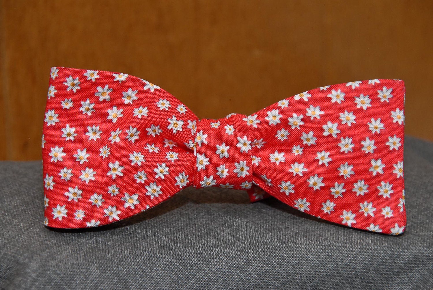 Red and White Floral Print Bow Tie