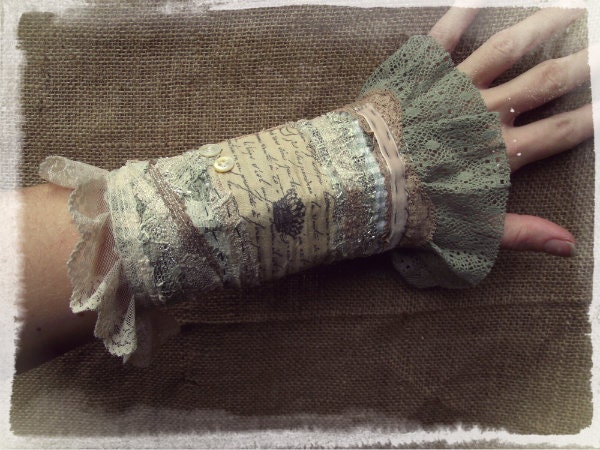 Queen cuff