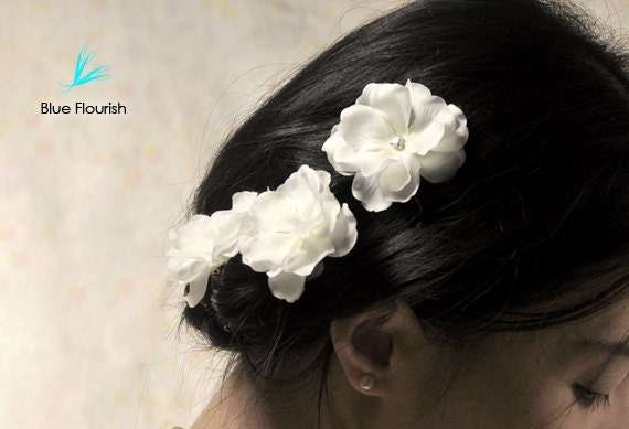 3 White flower hair pins small hair clips bridal hair pins flower bobby pins rhinestones flowergirl