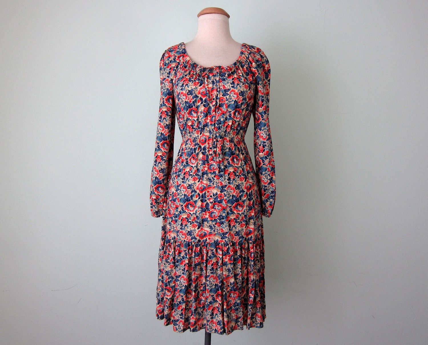 70s dress / floral print tiered ruffle long sleeve fitted waist (xs - s)