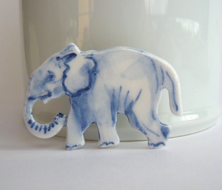Elephant - Handpainted  blue and white Delft porcelain Brooch