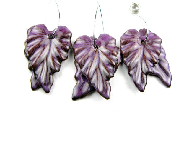 One Enameled Ivy Leaf Pair / Purple enamel Lot 13