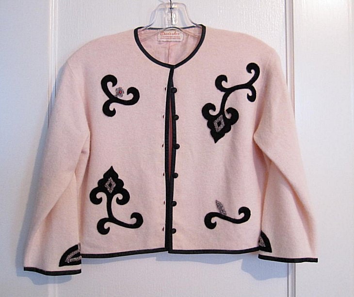 Vintage Pink Wool Sweater, Seed Beads & Velveteen Decoration Sz Small