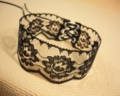 Retro Romantic Lace Choker in Black, Textile Jewelry , Gothic Victorian, Elegant Vampire Necklace with Corset Closure, Baroque Neck Piece