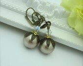 YOUR MOTHER PEARLS - Blush Glass Pearls With Swarokski Crystals