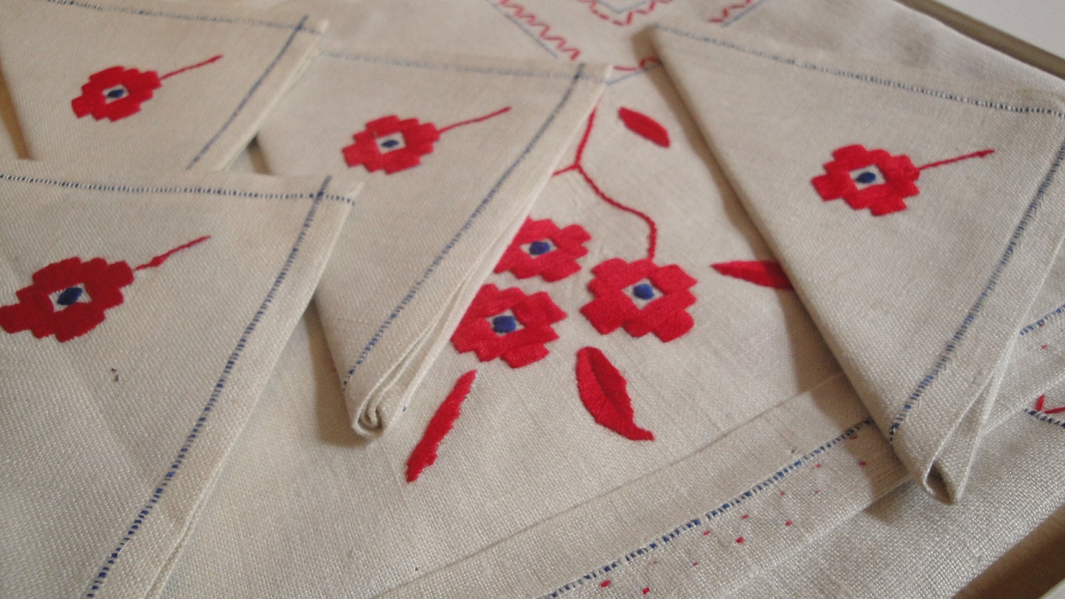 Vintage Card Table Bridge Set Table Cloth 4 Napkins Embroidered Linen