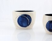 Noodle bowl minimal in white and royal blue