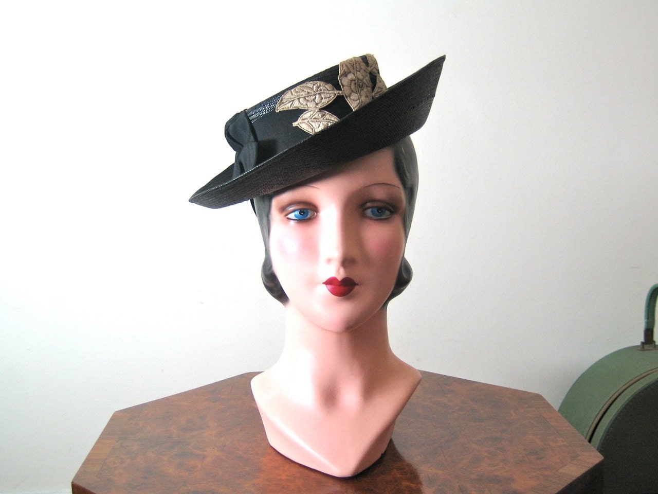 1940s hat / completely fabulous black straw tilt hat with back band and unusual lace trim / M-L