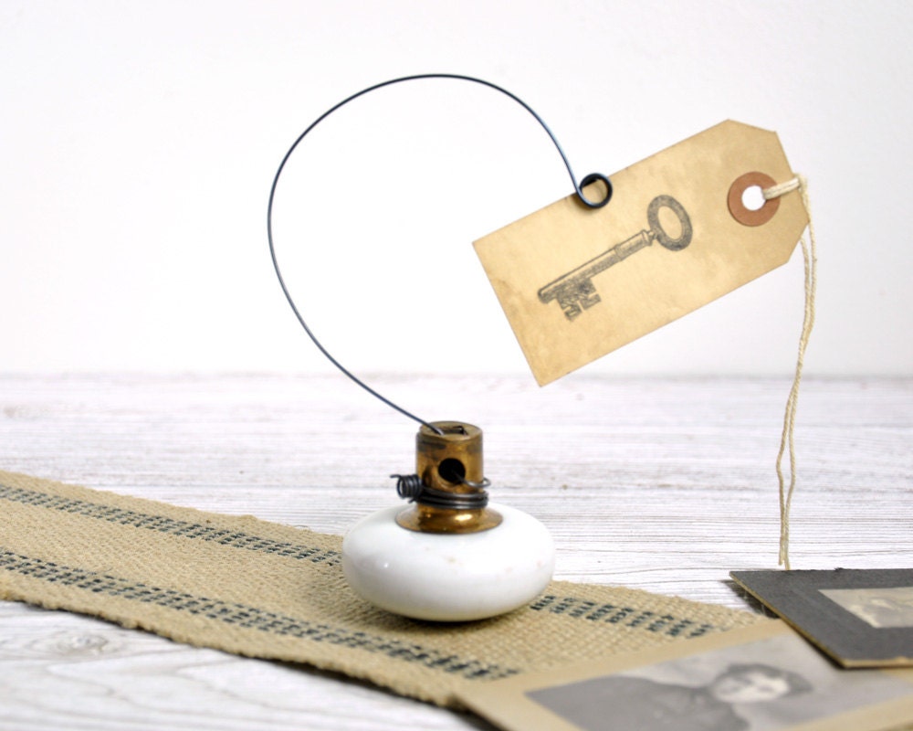 Vintage Door Knob Photo Holder / Wire Picture or Card Holder