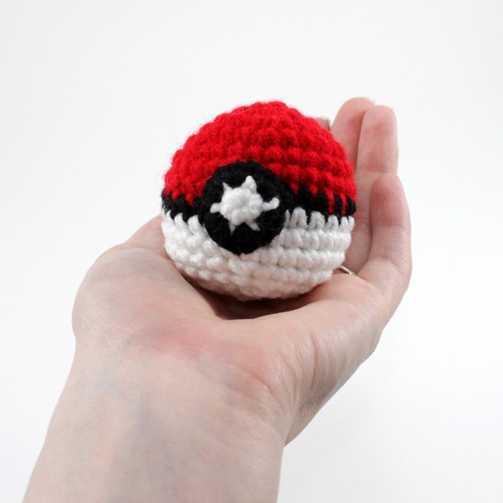 Mini Crochet Pokeball Amigurumi