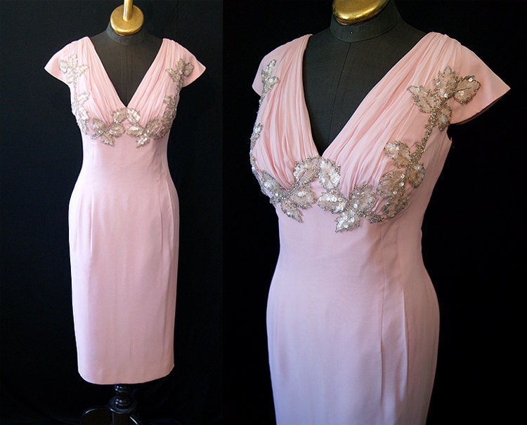 Stunning 1950's soft pink silk hourglass cocktail wedding wiggle dress with sequins and beading shelf bust vlv show stopper - size Large