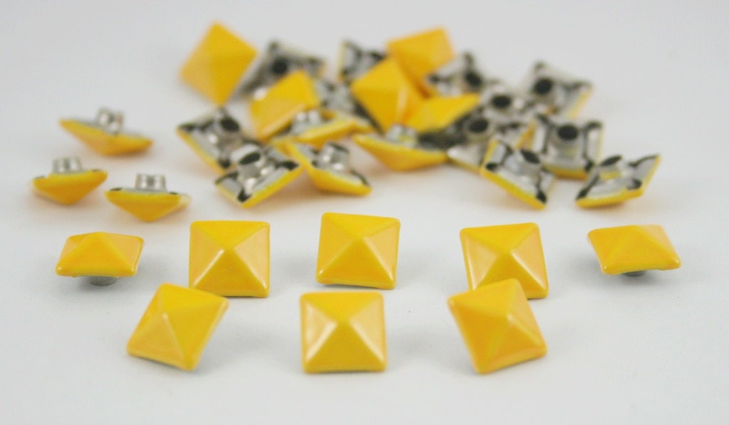 100 pcs. Yellow Pyramid Rivets Studs Punk Rock Decoration Findings  8 mm. CK PR851