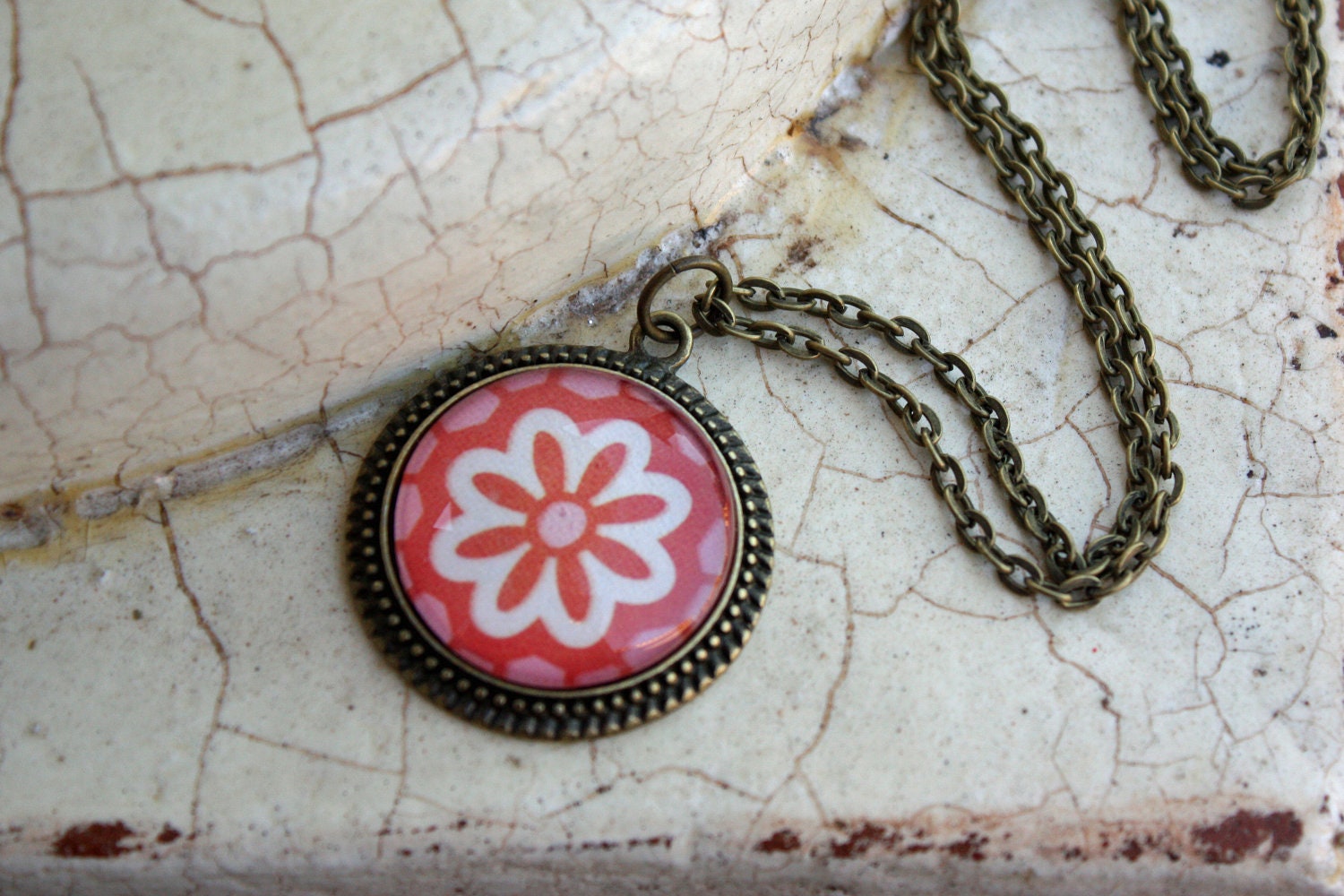 Glass pendant necklace -- Red and pink flower