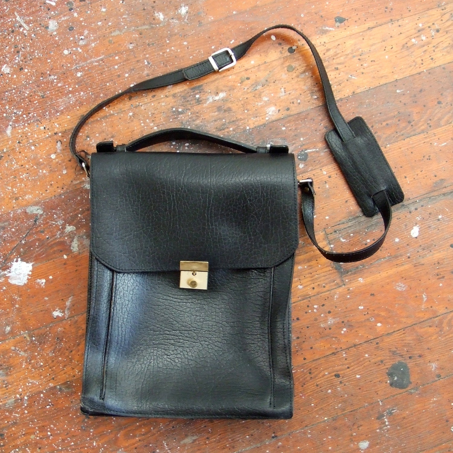 SALE / Vintage large black leather satchel