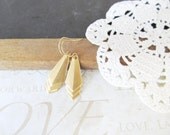 CHEVRON vintage brass chevron earrings (gold/brass)