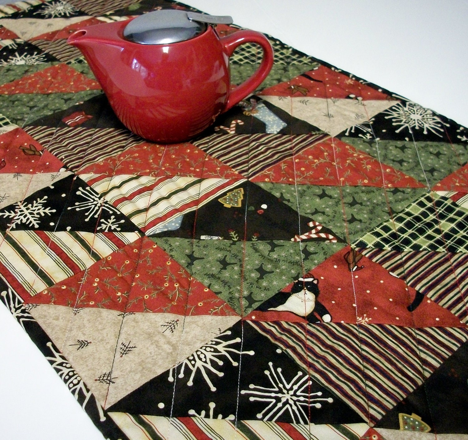 Christmas Table Runner Cat Triangles Reversible Red Black Handmade Quilted Ready to Ship One of a Kind