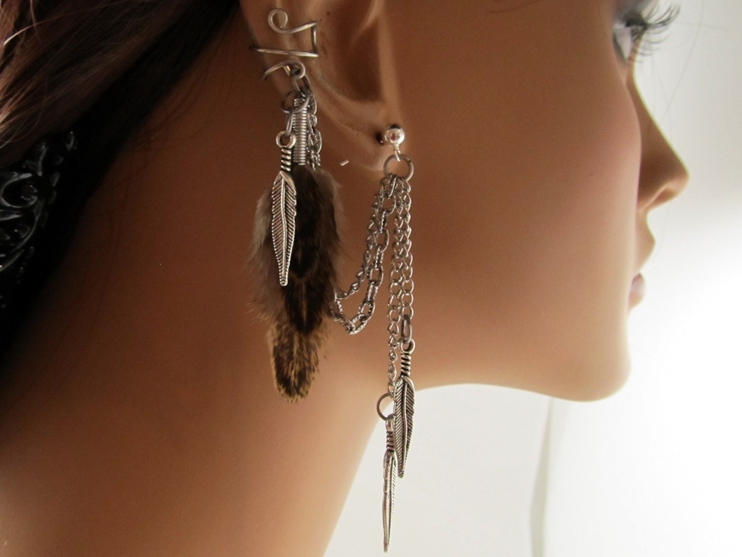 Patterned Brown Feathers Ear Cuff Textured Chain